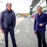 Hermann Tomczyk (l.) und der neue ADAC Sportpräsident Dr. Hans-Gerd Ennser besuchten den Saisonauftakt des ADAC GT Masters